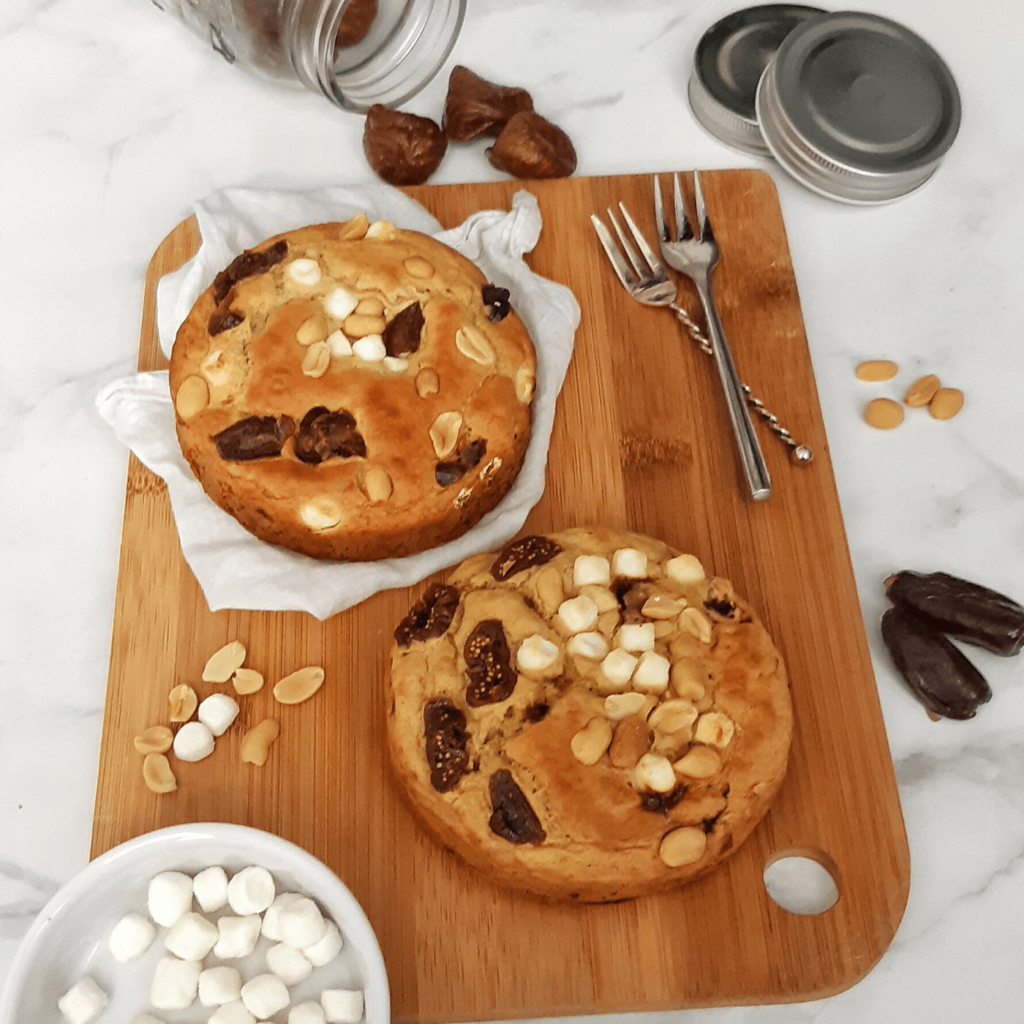 Kwarkbroodje met dadels en geitenkaas