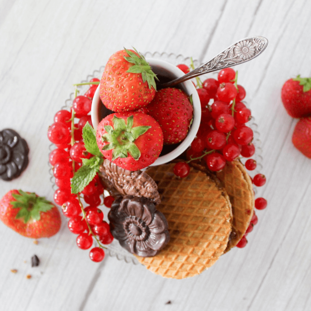 Mini aardbeien kwarktaart met stroopwafels