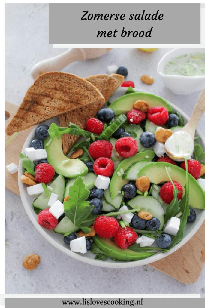 Zomerse salade met brood