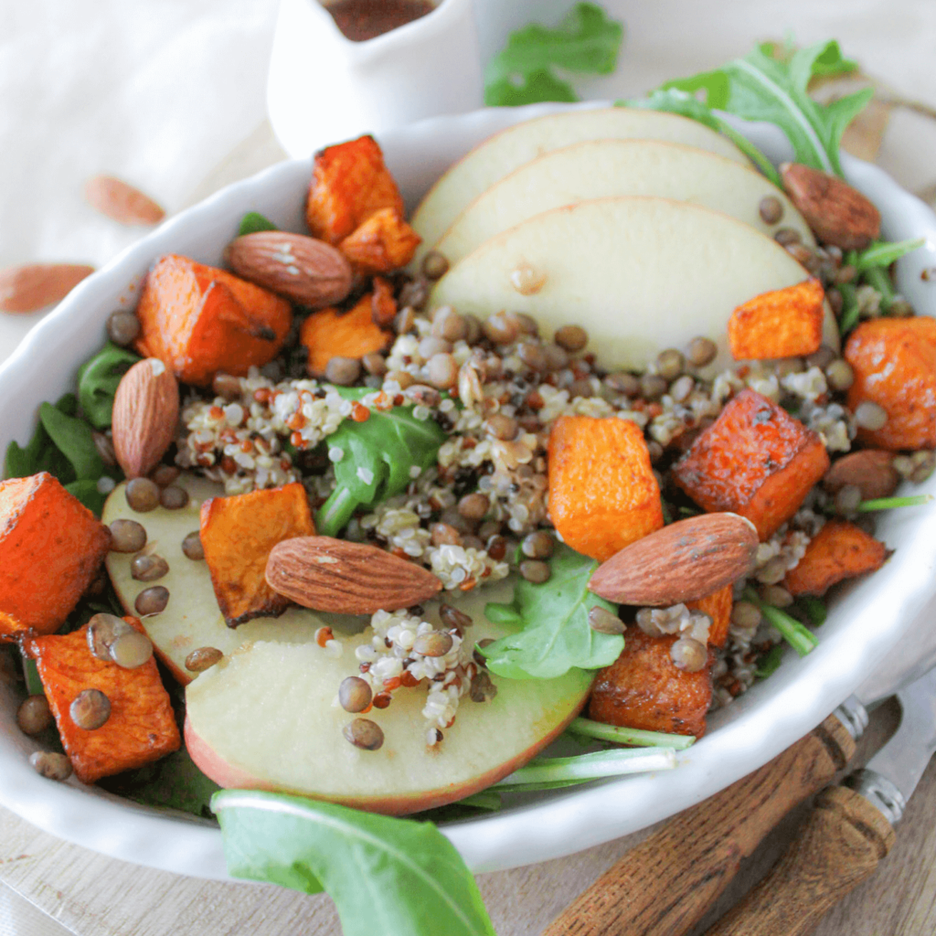 Herfst salade met quinoa en pompoen