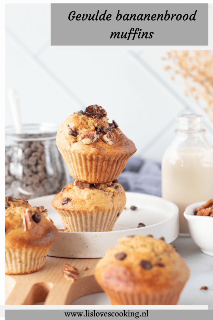 Gevulde bananenbrood muffins