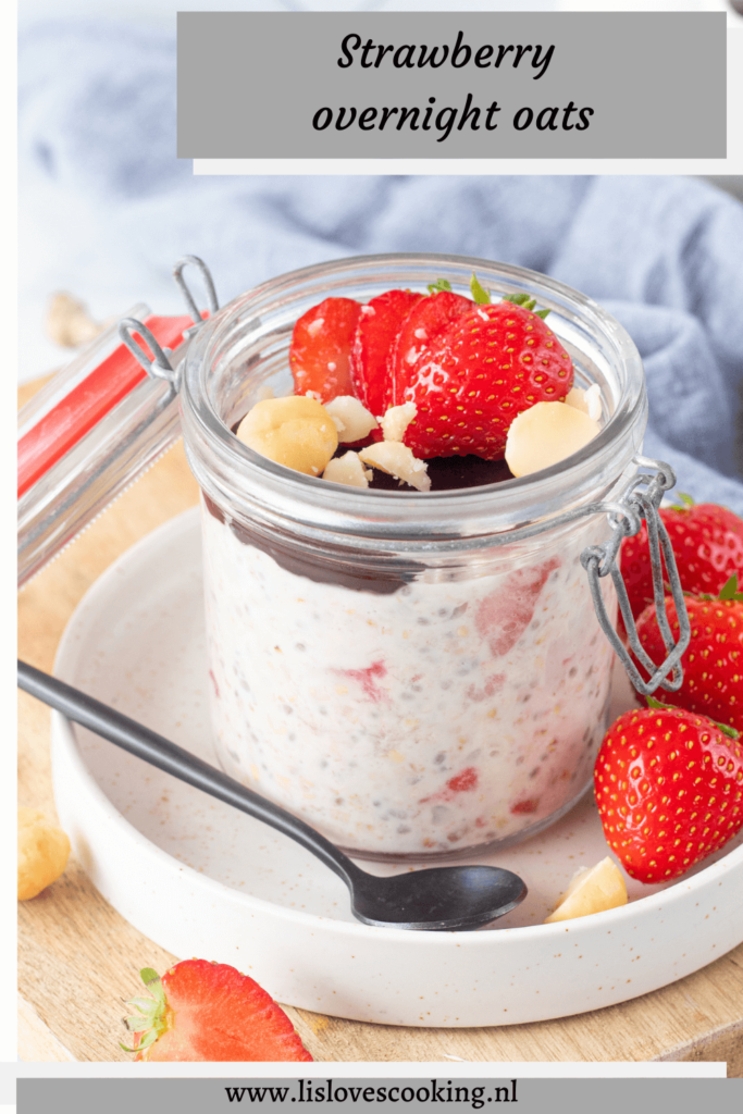 Strawberry overnight oats