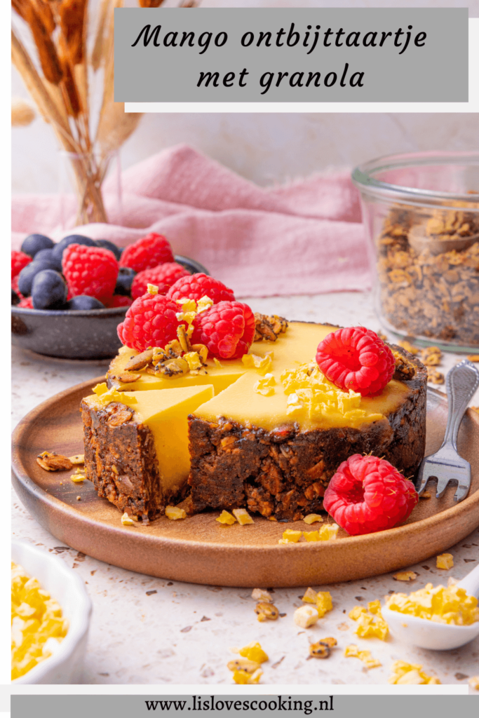 Glutenvrij mango ontbijttaartje met granola