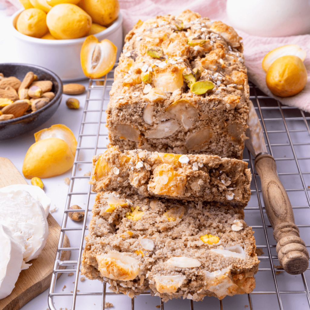 Glutenvrij notenbrood met dadels en geitenkaas