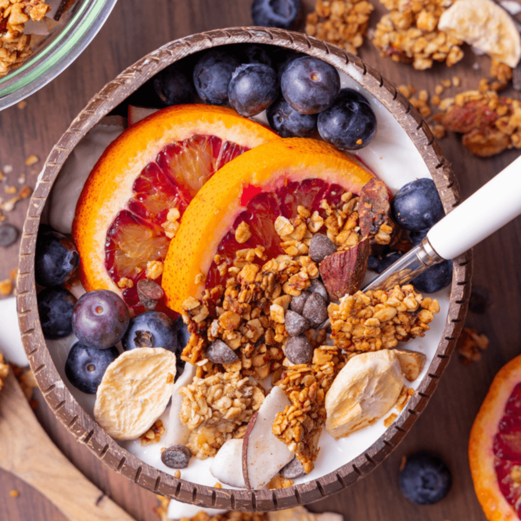 Glutenvrije bananenbrood granola met chocolade en kokos