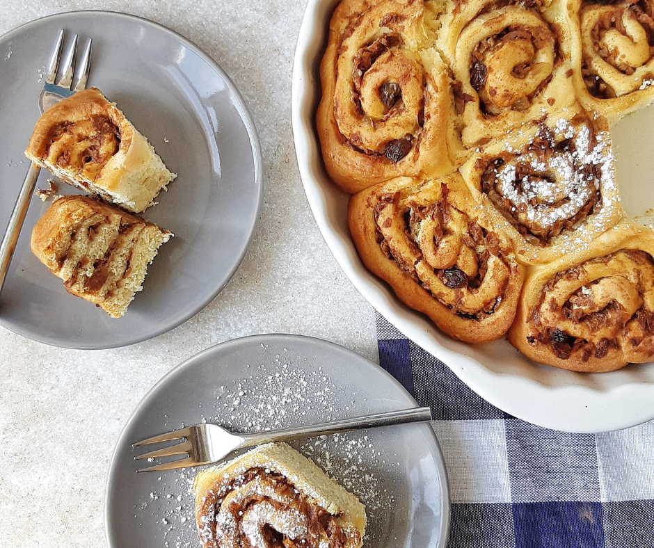 Zoete broodjes met carrotcake vulling