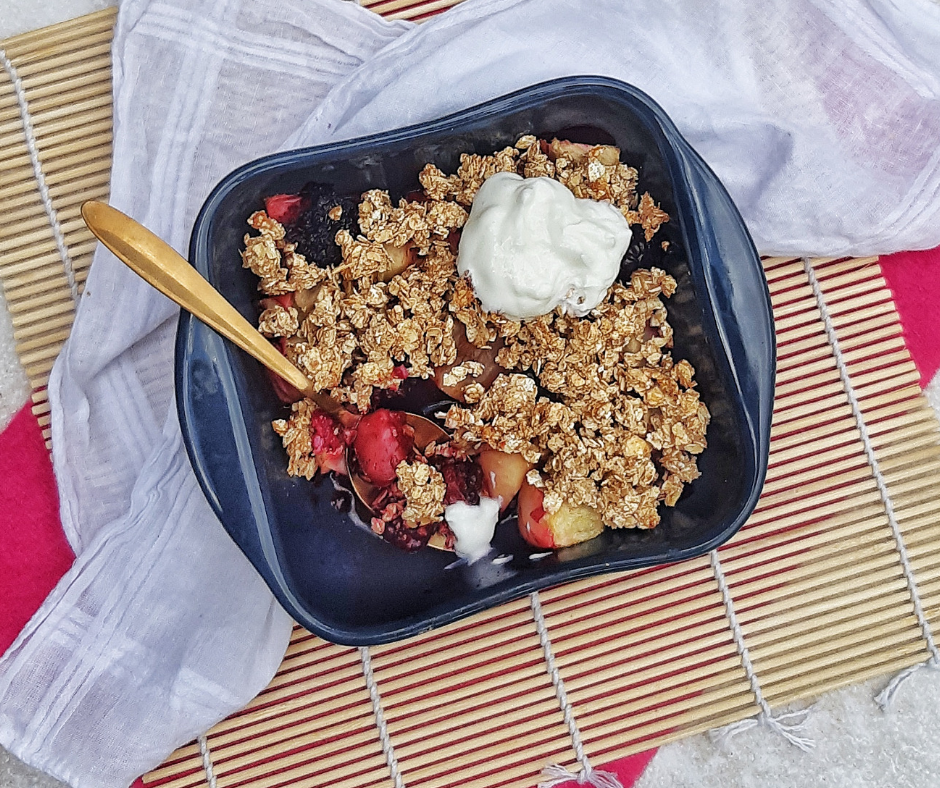 Crumble met nectarine en bramen