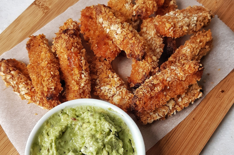 Halloumi sticks met avocado dip