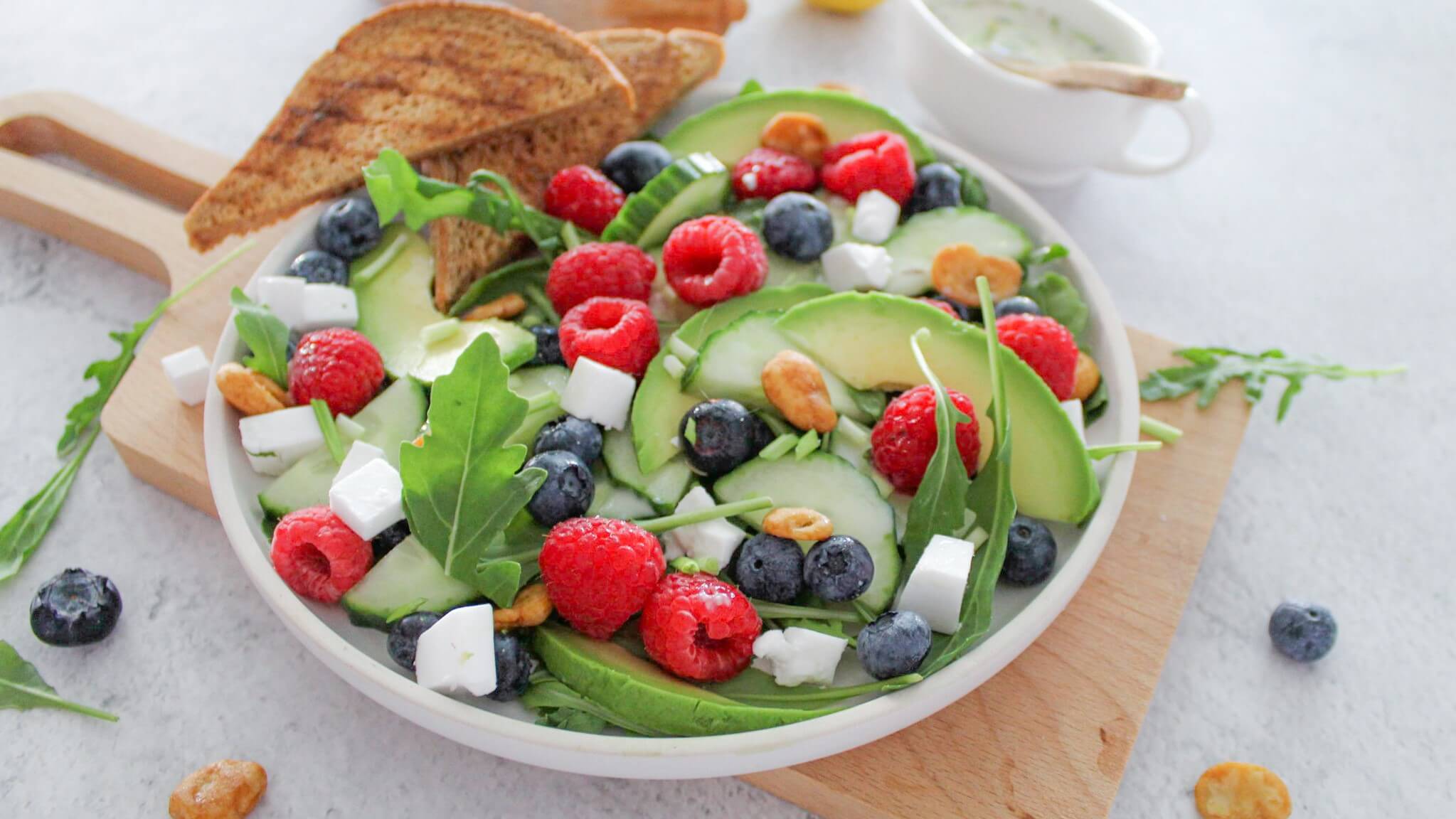 Zomerse salade met brood