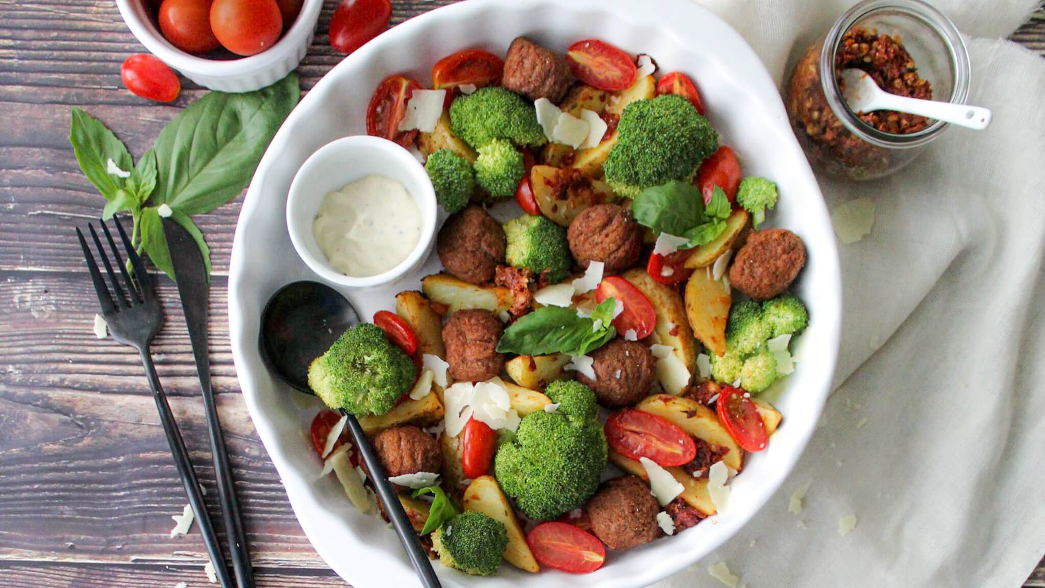 Makkelijke ovenschotel met rode pesto