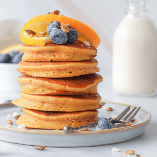 Glutenvrije carrotcake pancakes van kikkererwtenmeel