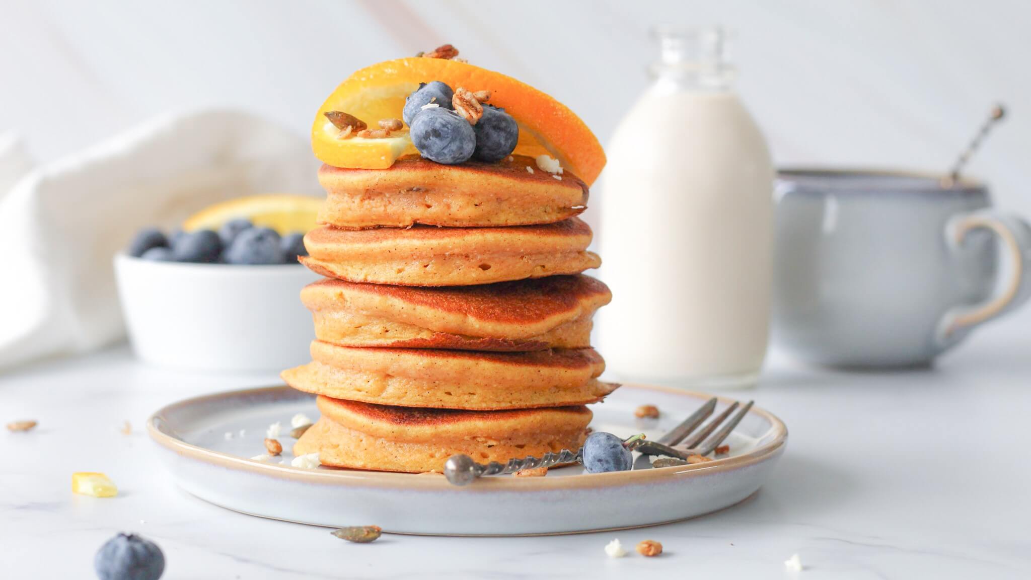 Glutenvrije carrotcake pancakes van kikkererwtenmeel