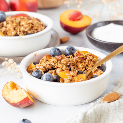 Zomerse nectarine en blauwe bessen crumble