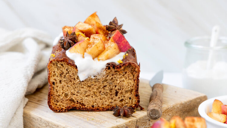 Glutenvrije chia cake met gebakken appel