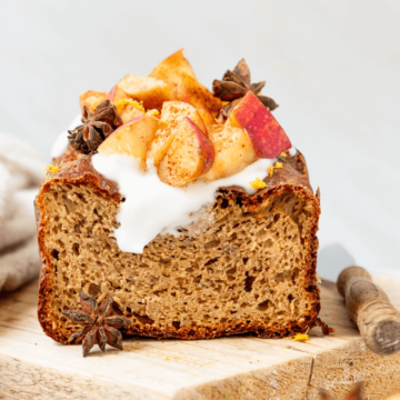 Glutenvrije chia cake met gebakken appel