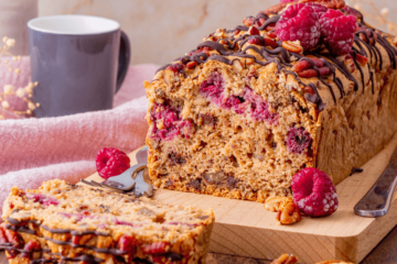 Glutenvrije chocolade frambozen cake met pecannoten