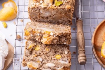 Glutenvrij notenbrood met dadels en geitenkaas