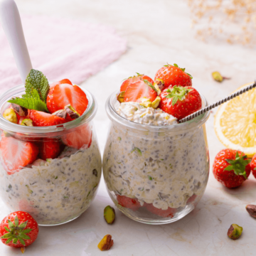 Overnight oats met aardbei en courgette