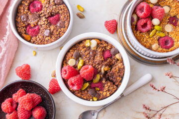 Brownie baked oats met frambozen