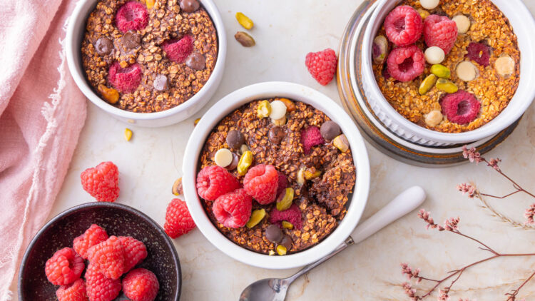 Brownie baked oats met frambozen