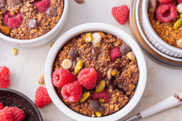 Brownie baked oats met frambozen