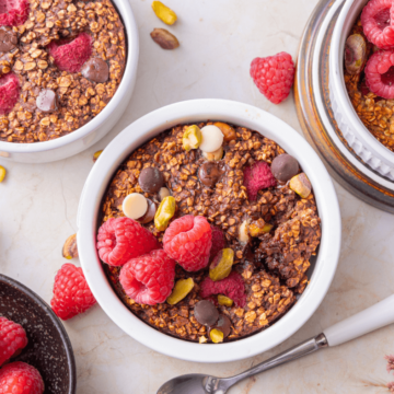 Brownie baked oats met frambozen