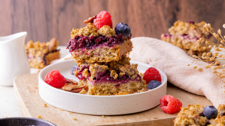 Glutenvrije havermout plaatkoek met rood fruit