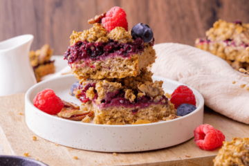 Glutenvrije havermout plaatkoek met rood fruit