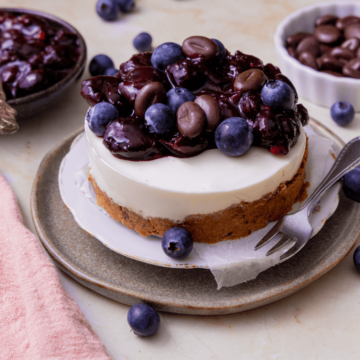 Glutenvrij ontbijttaartje met kersen compote