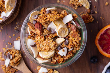 Glutenvrije bananenbrood granola met chocolade en kokos