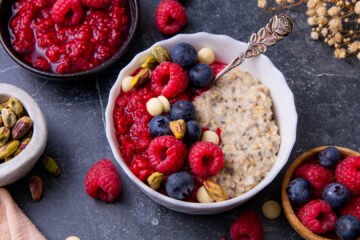 Havermout met frambozen en pistachenootjes