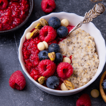 Havermout met frambozen en pistachenootjes