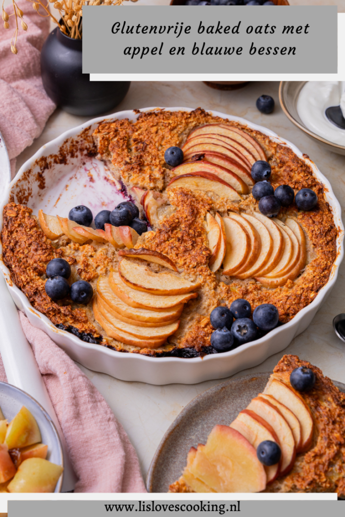 Glutenvrije baked oats met appel en blauwe bessen